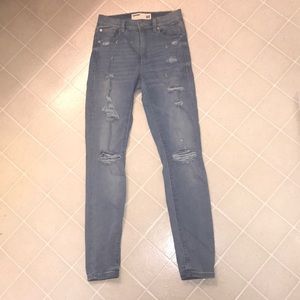 Light washed ripped jeans